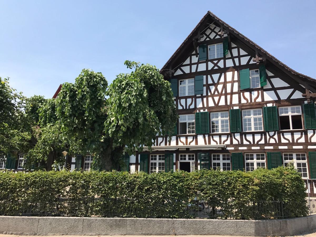 Gasthaus Zum Goldenen Kreuz Hotel Rafz Bagian luar foto